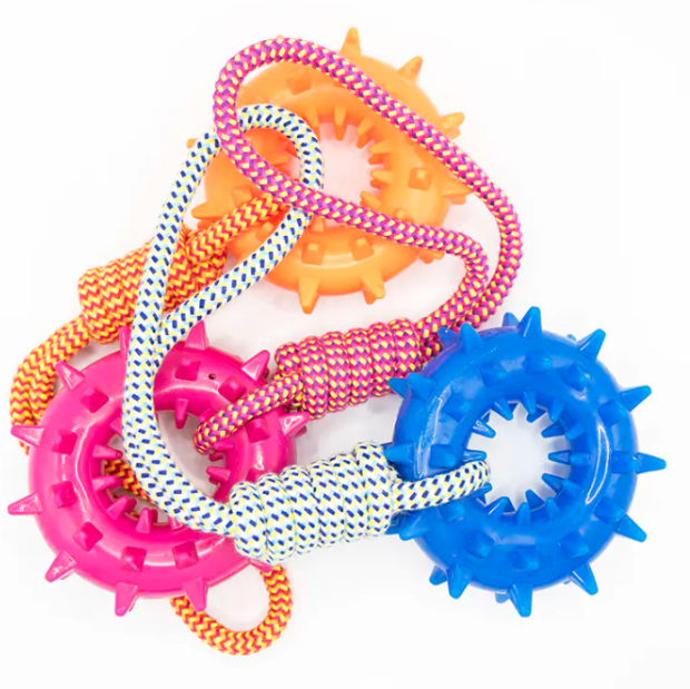 Hvad er fordelene ved Cotton Rope With Plastic Gear Dog Toy's geardesign?